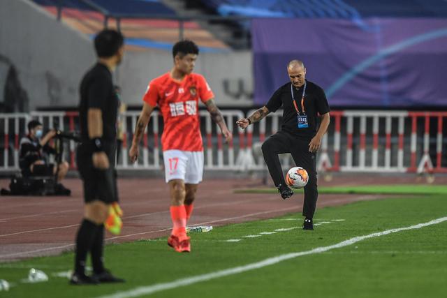 武汉三镇遭两旧将反戈 青岛之行漫长又苦涩